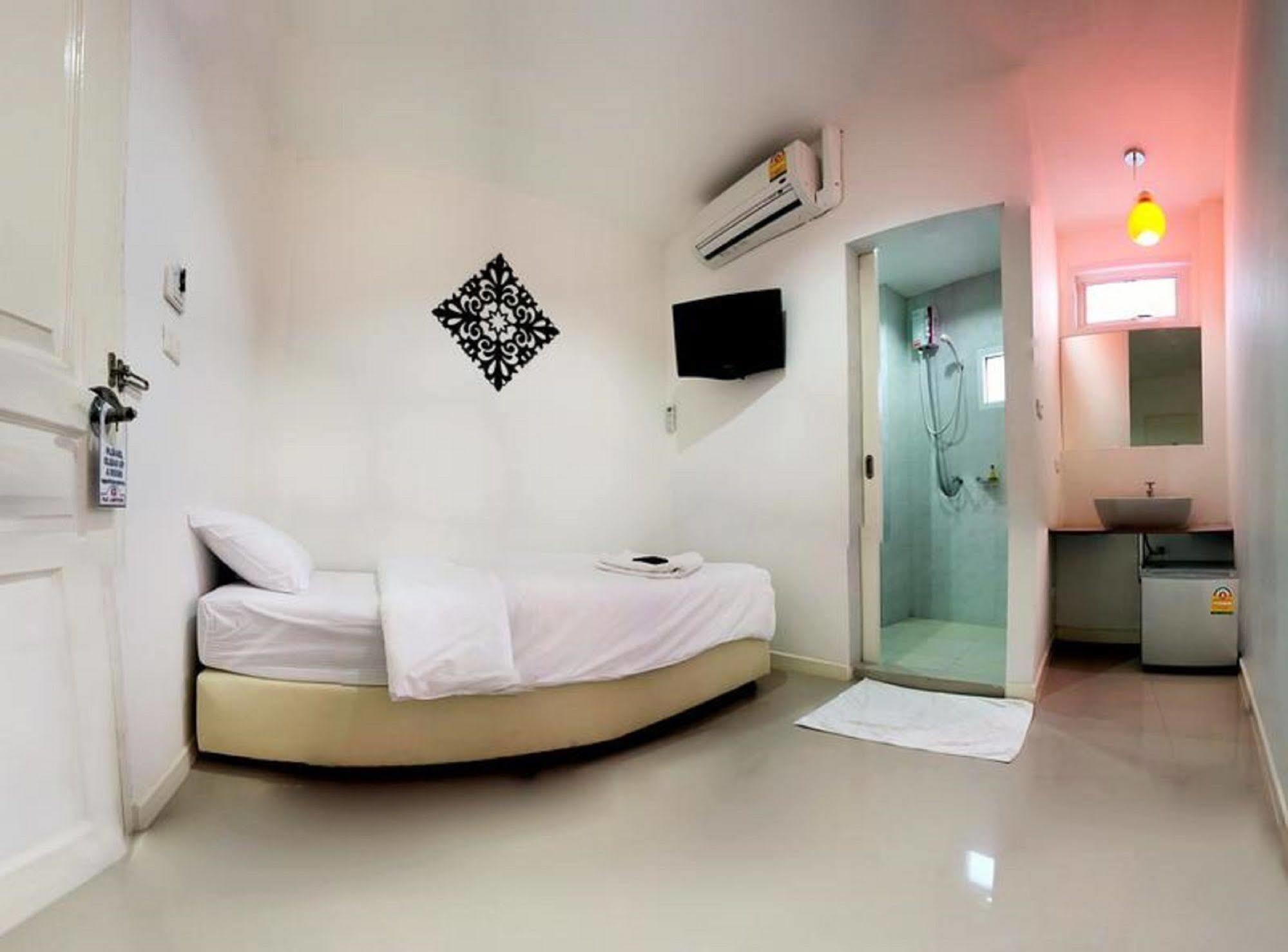 Hostel At Hua Lamphong