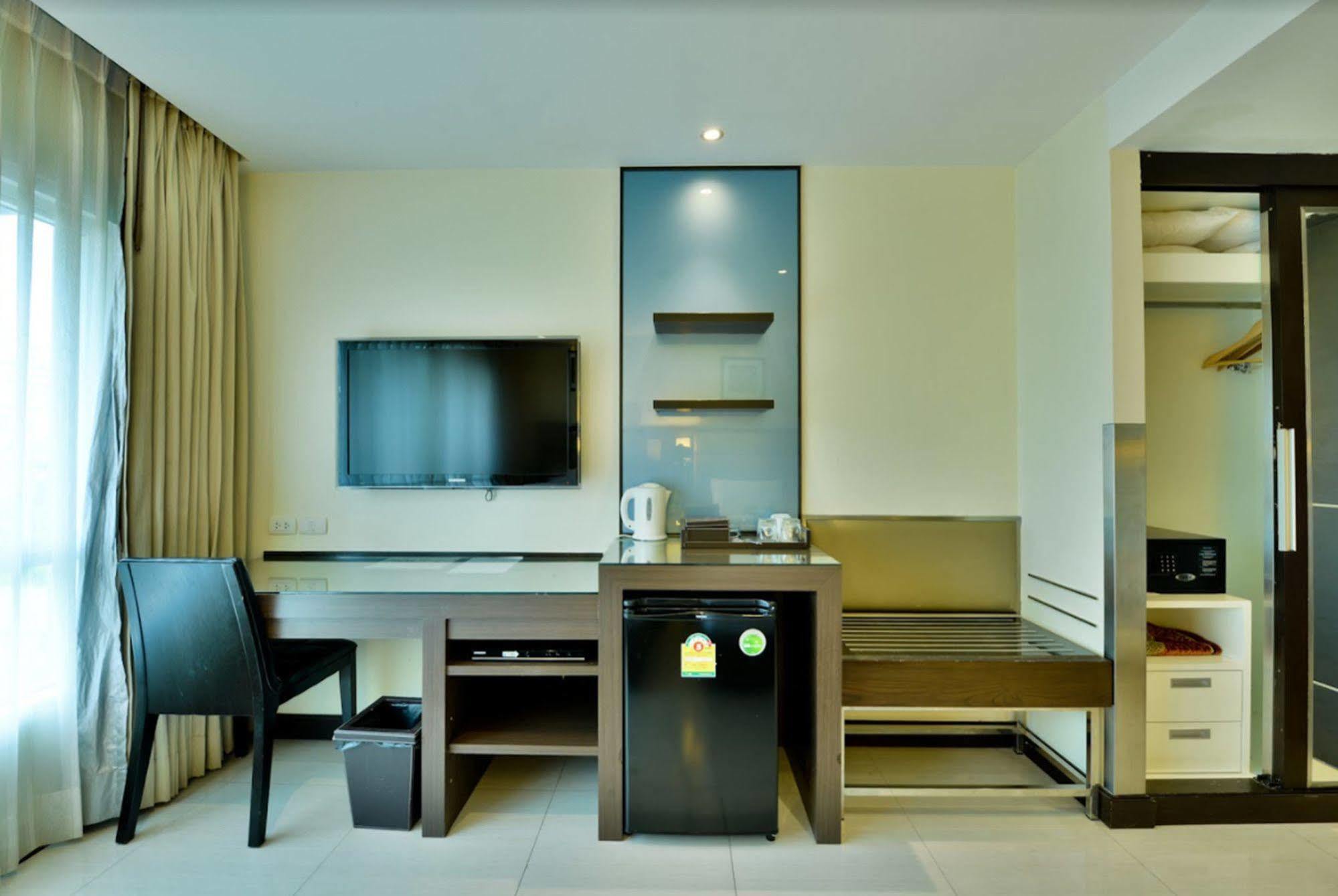 Hotel The Prestige Nana 3*