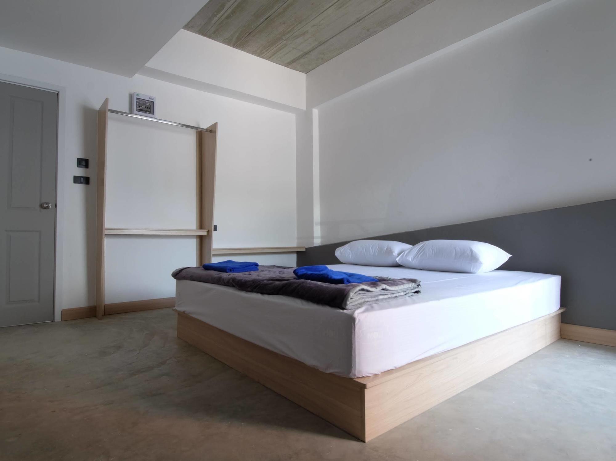 Hotel Bed-room At Suvarnabhumi Airport -sha-