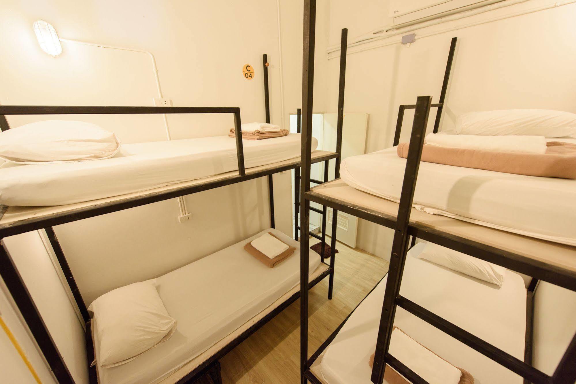 Warm White Hostel Bangkok