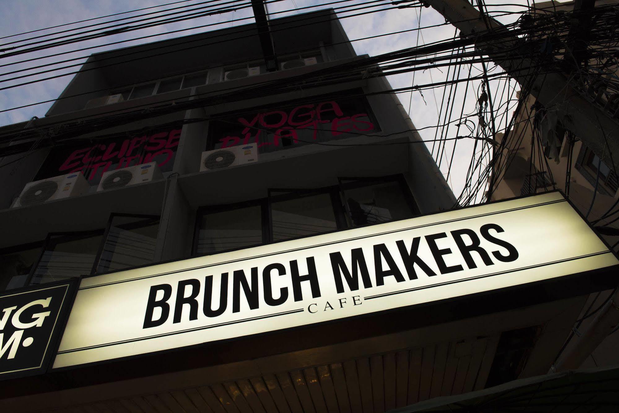 Hotel Oyo 783 Brunch Marker Cafe & 2*
