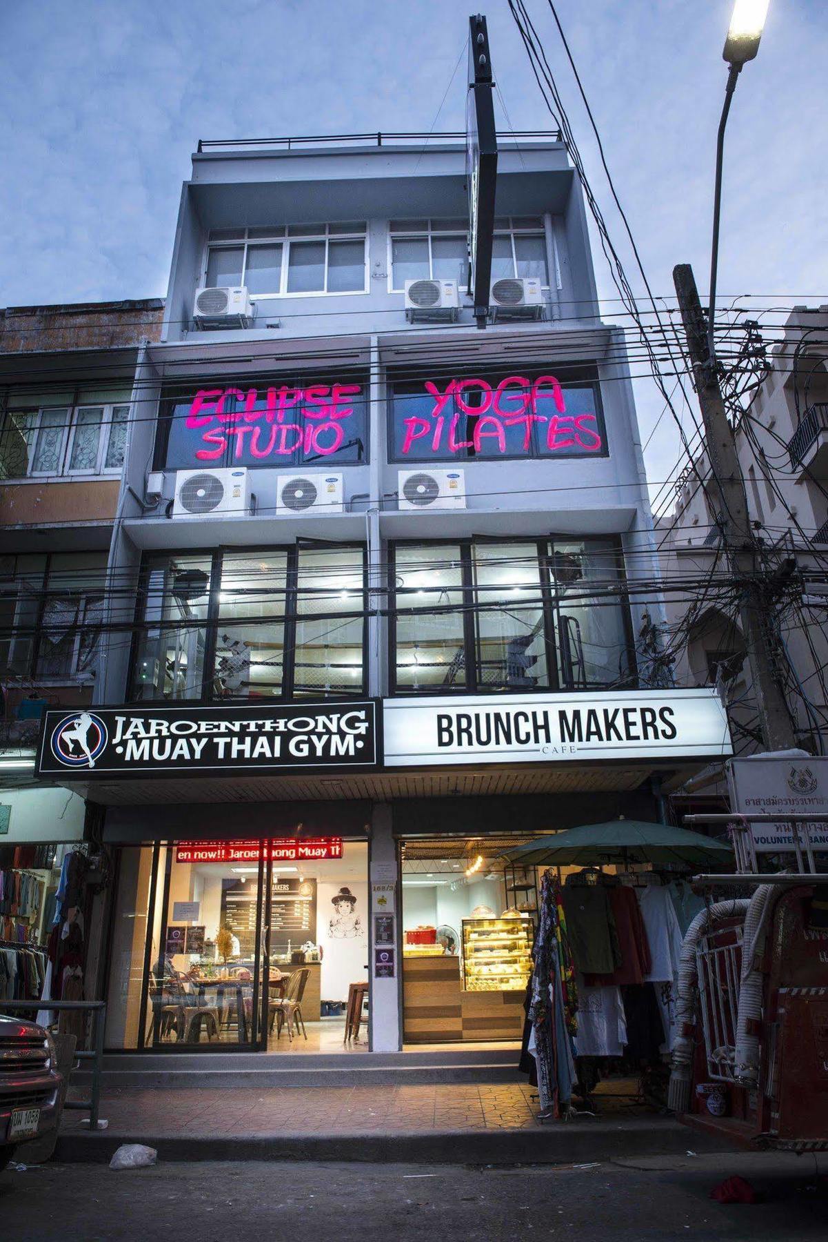 Oyo 783 Brunch Marker Cafe & Bangkok