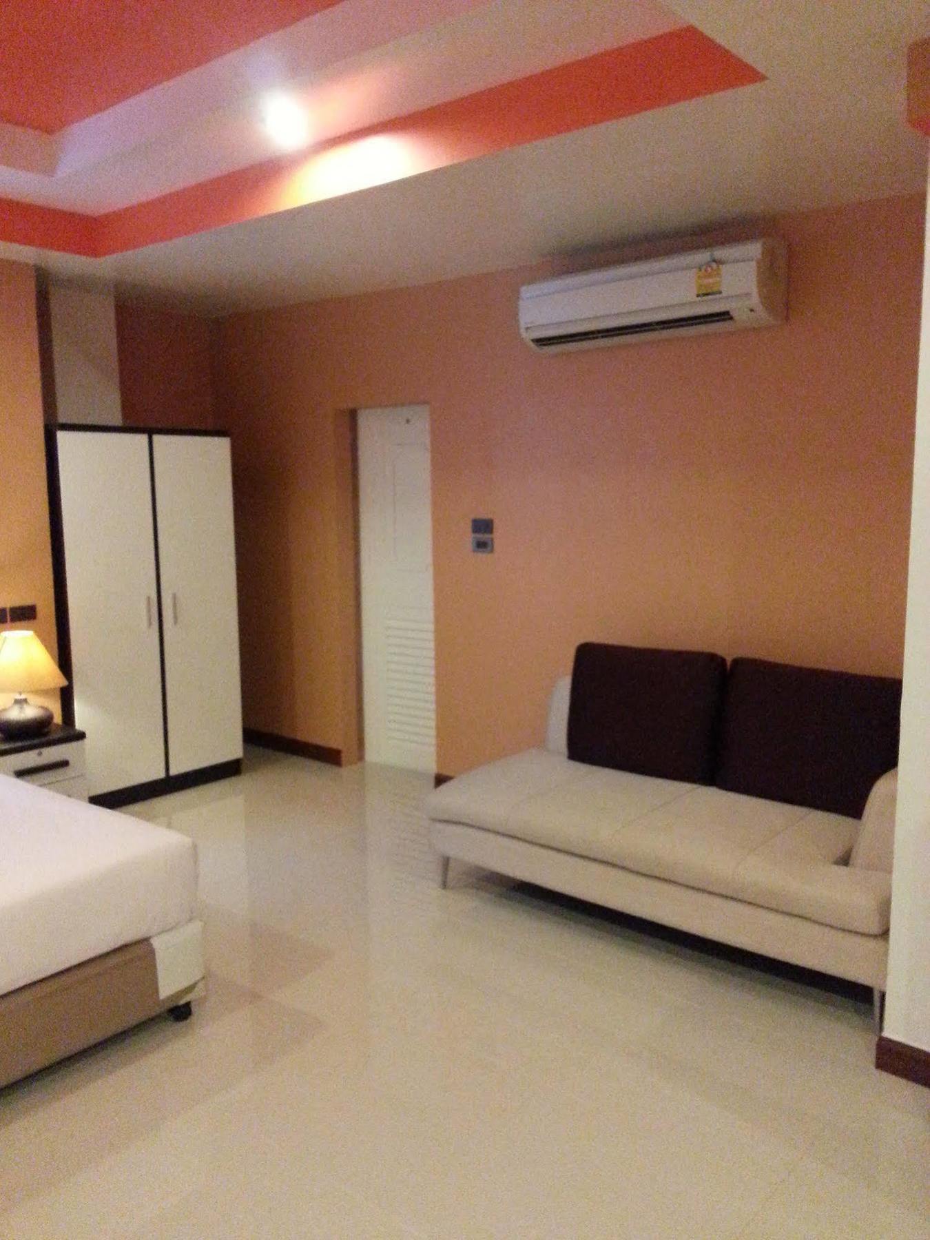 B.s. Court Sathorn 3*