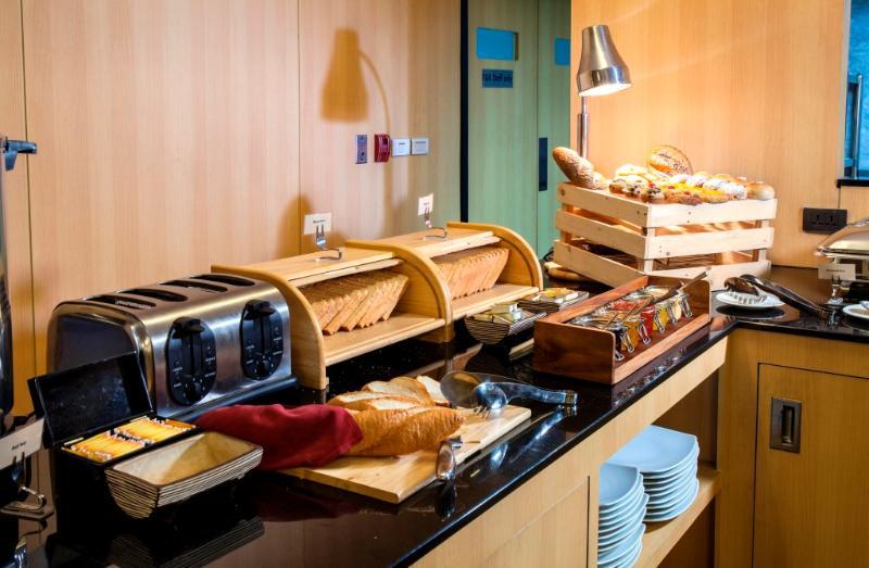 Hotel Galleria 12 Sukhumvit By Compass Hospitality Bangkok