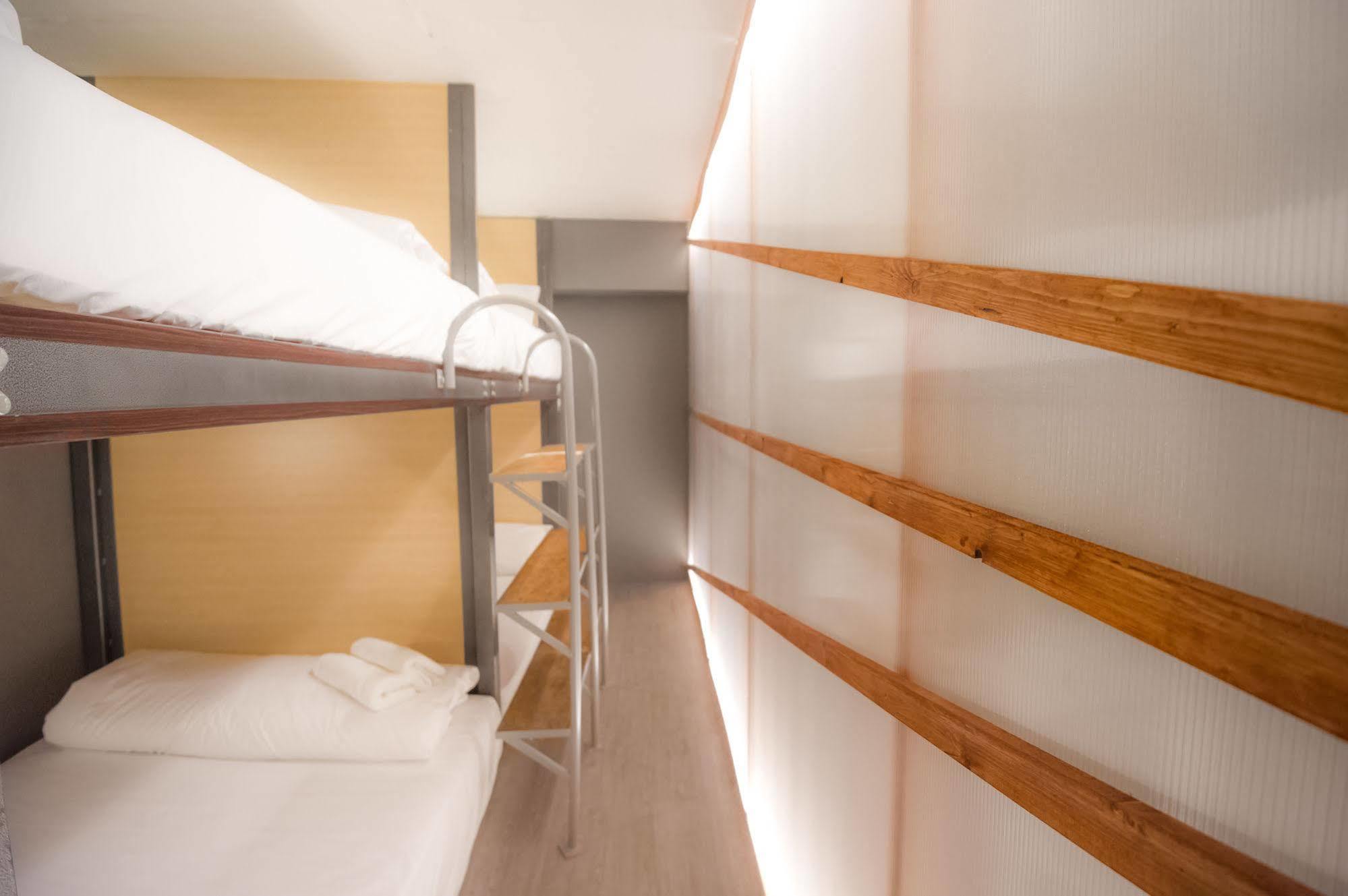 Glur Pratunam Hostel