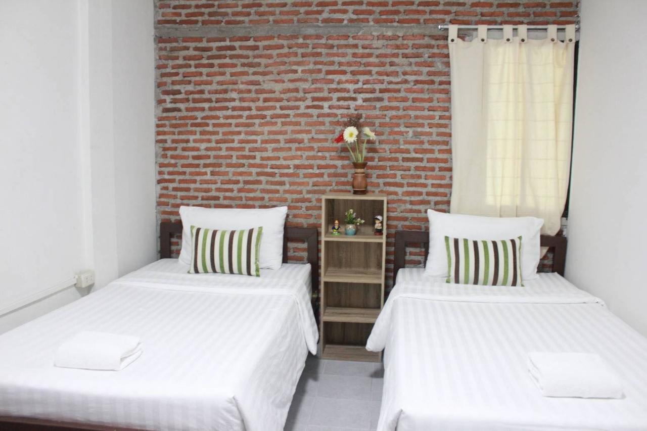 Banana Hostel *