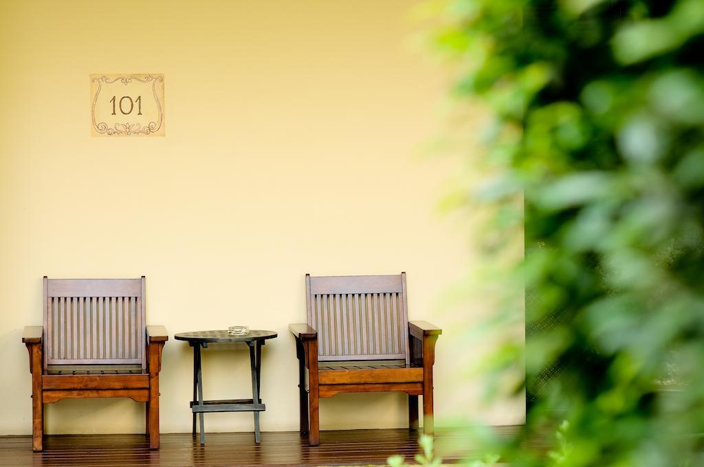 Feung Nakorn Balcony And Cafe 3*