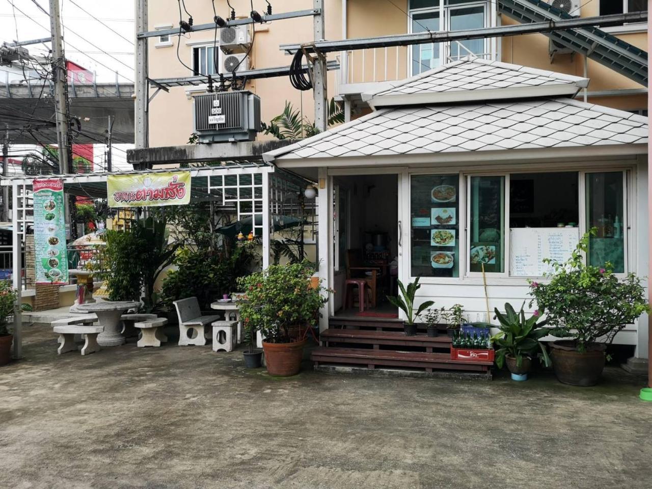 Thana Place Charunsanitwong 34 Motel