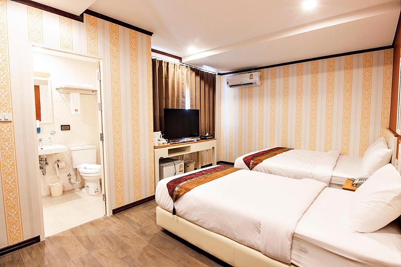 Hotel J&y Latphrao 35