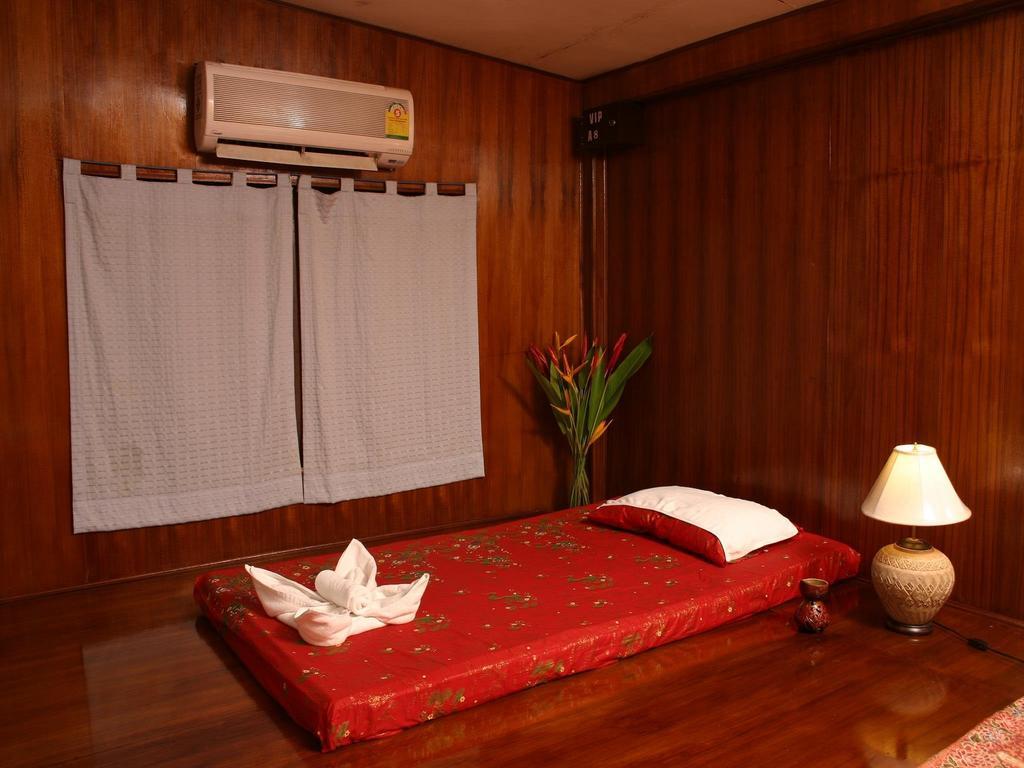 Hotel Regent Silom 3*