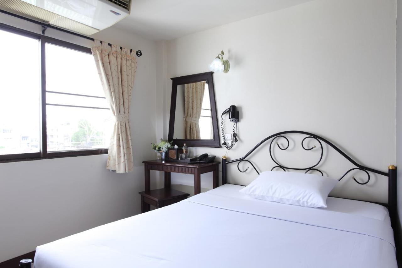 Rambuttri Village Plaza Inn