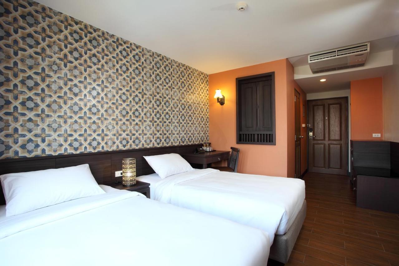Inn Rambuttri Village Plaza