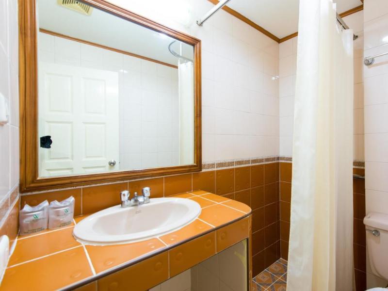 Street Inn, 3*