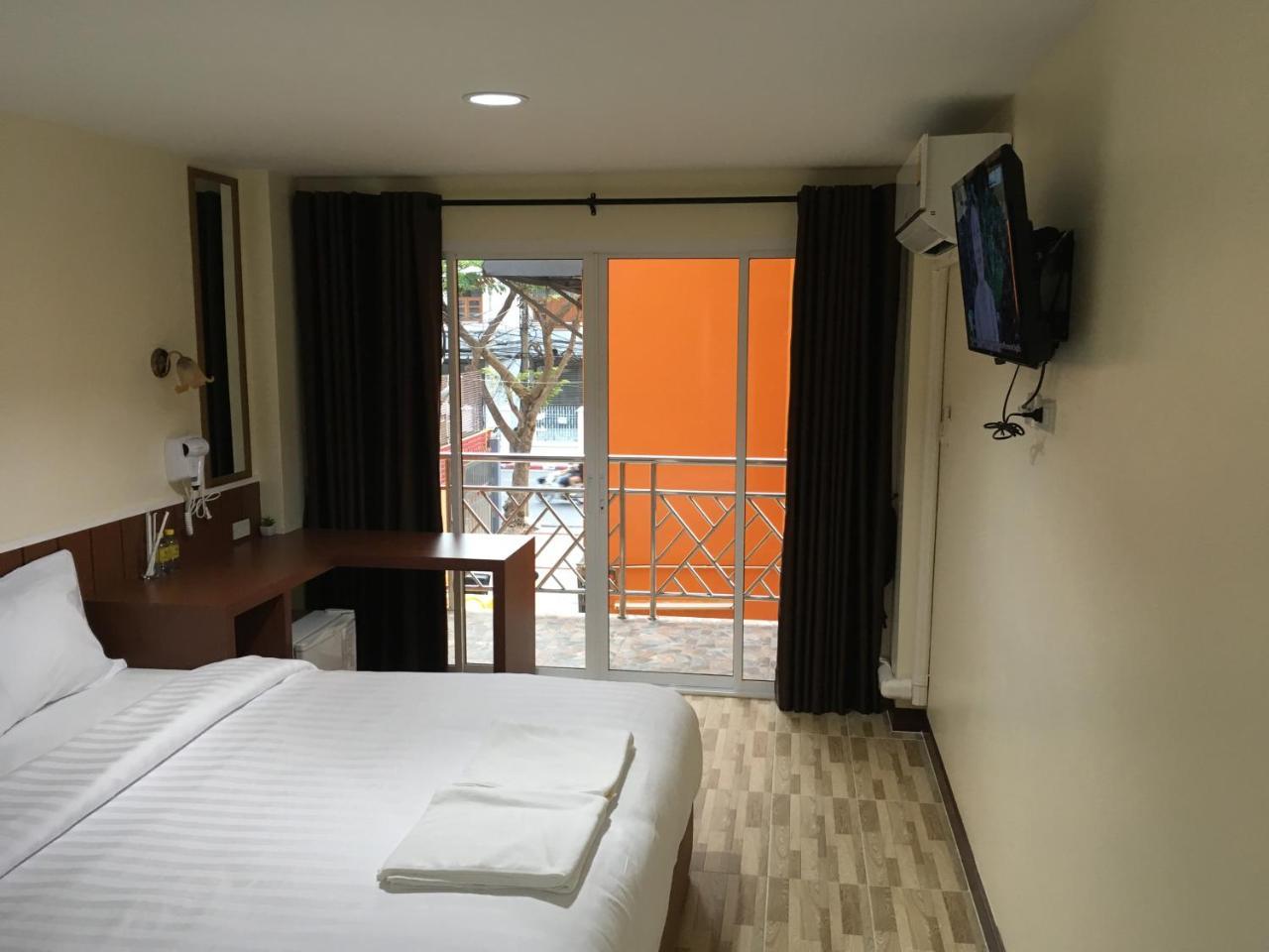 Baan Wanchart Hostel *