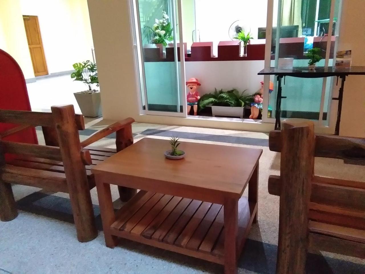 Baan Wanchart Hostel *