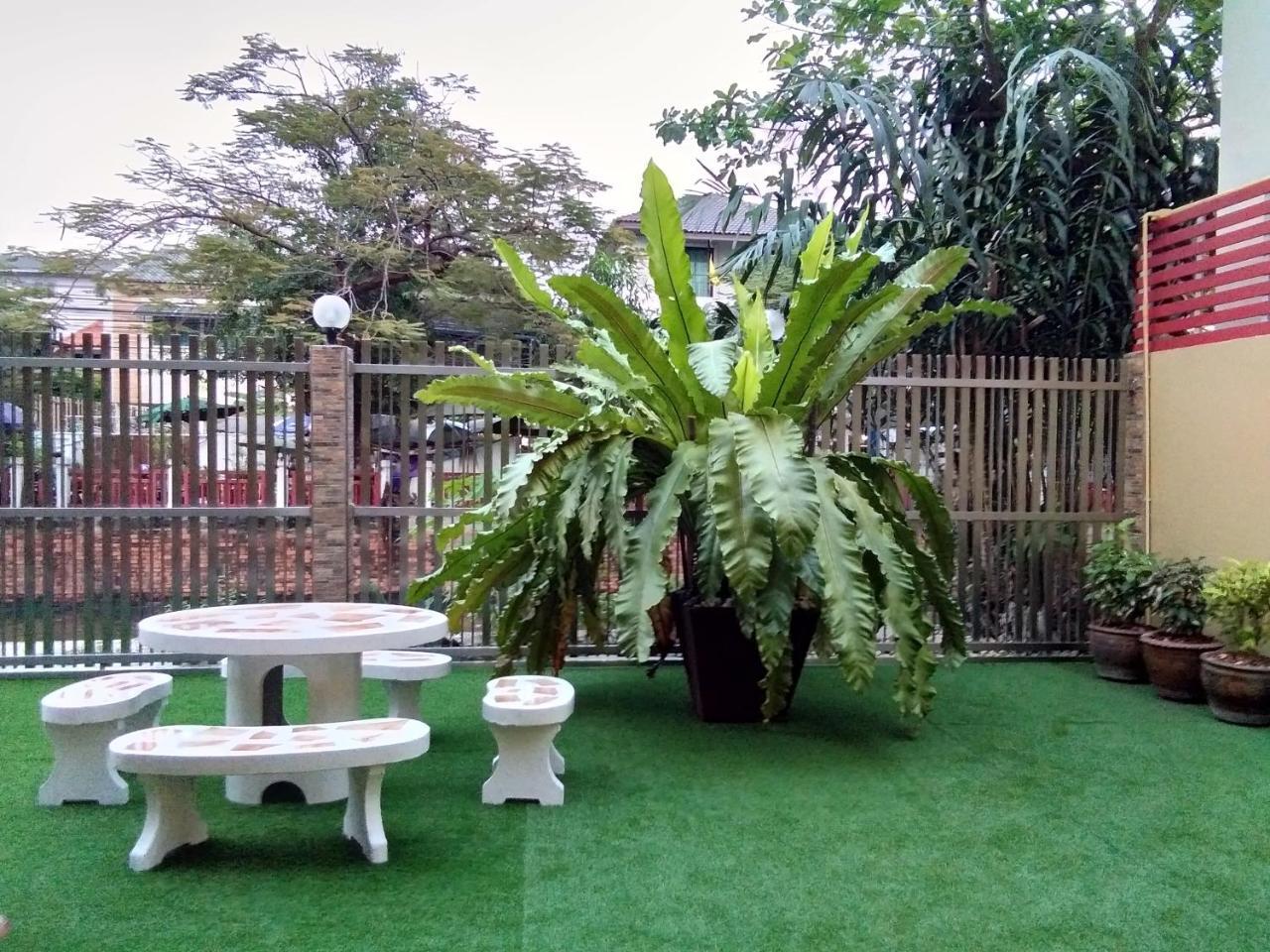 Hostel Baan Wanchart *