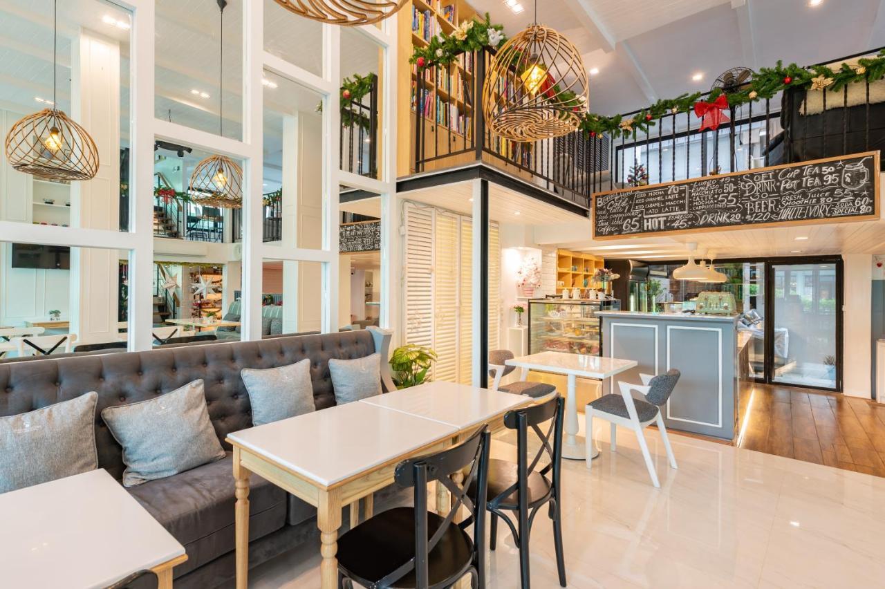 White Ivory Hotel