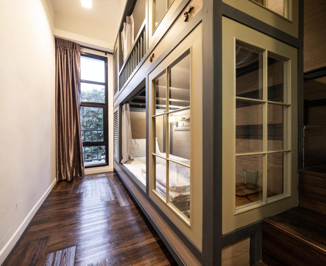 Warm Window Silom Hostel *