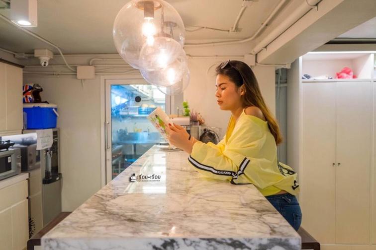 Kinnon Deluxe Coworking Cafe Hostel