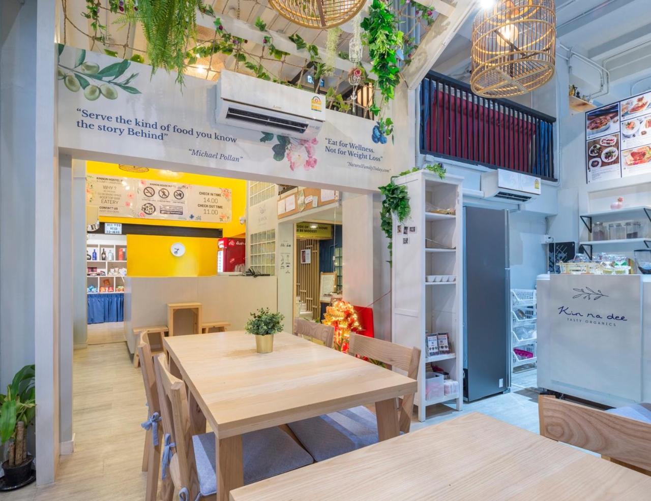 Hostel Kinnon Deluxe Coworking Cafe