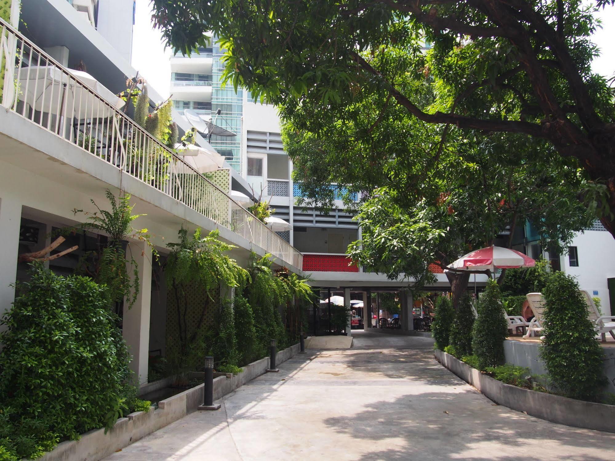 Retroasis Hotel