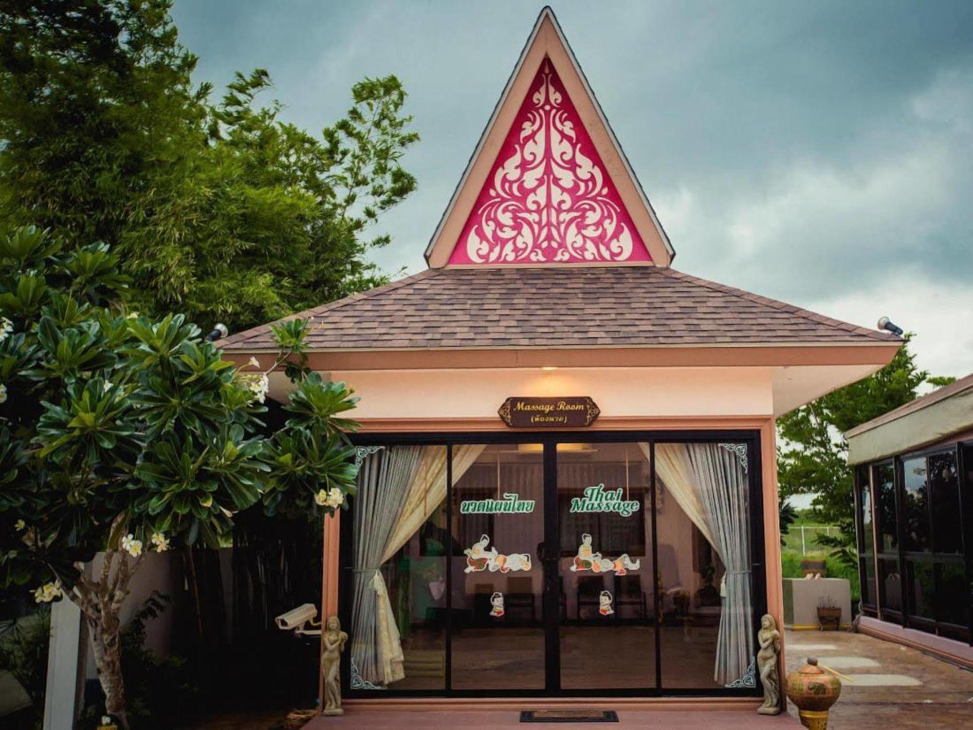 Ploykhumthong Boutique