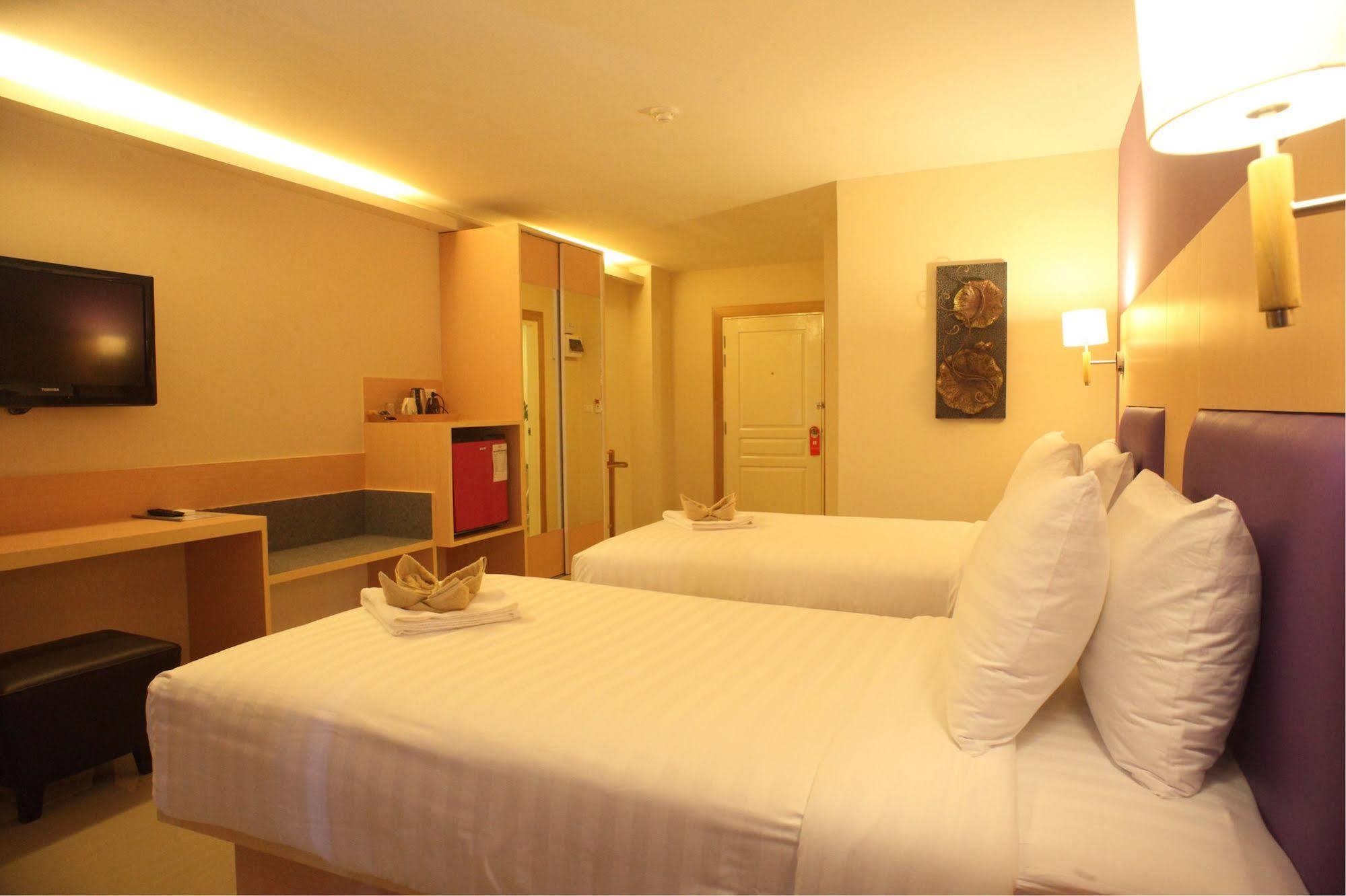 Prom Ratchada Hotel Bangkok