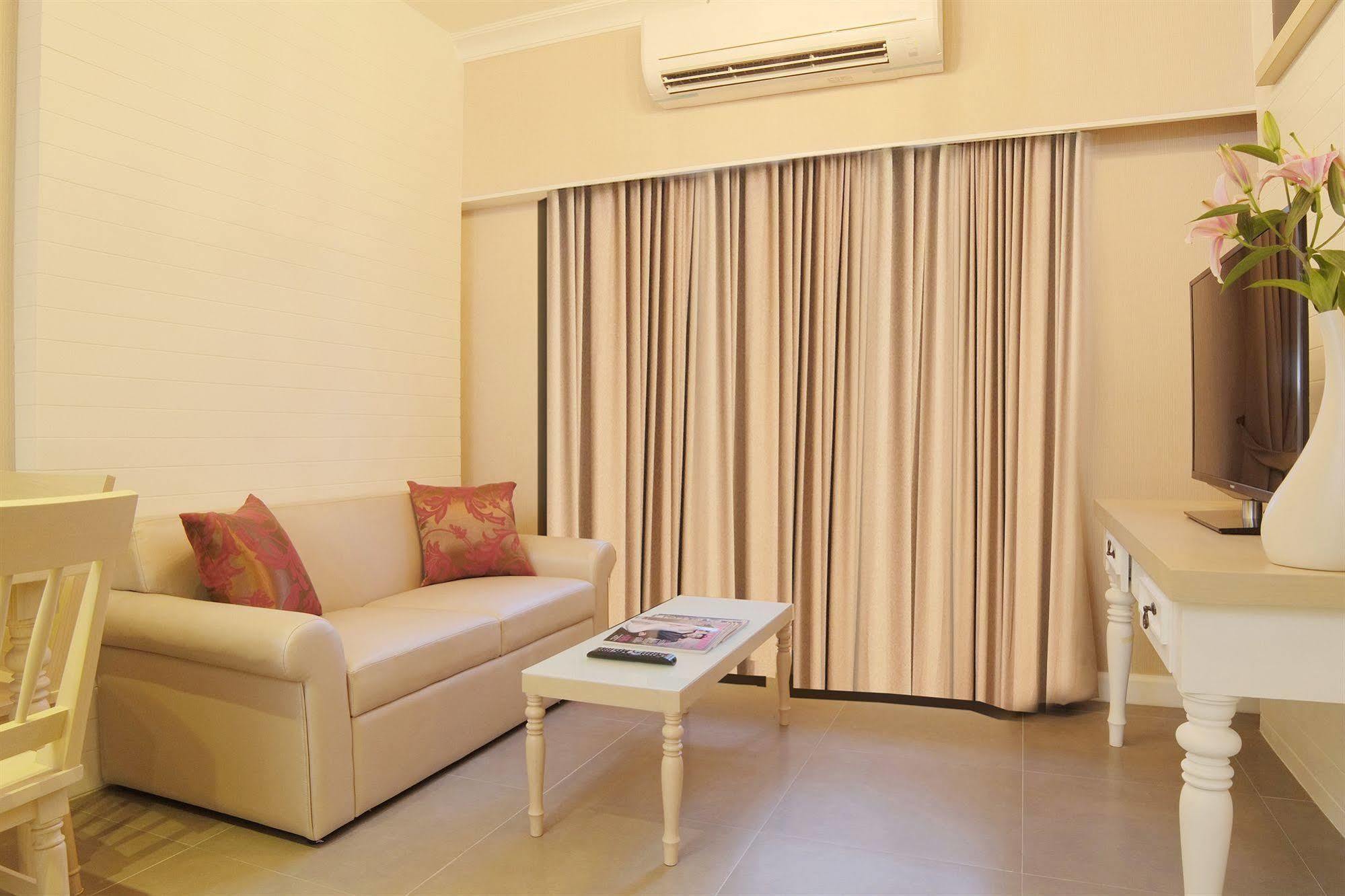 Hotel The Raya Surawong Banguecoque