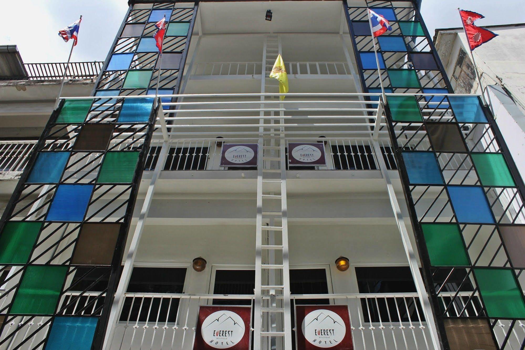 Everest Boutique 3*