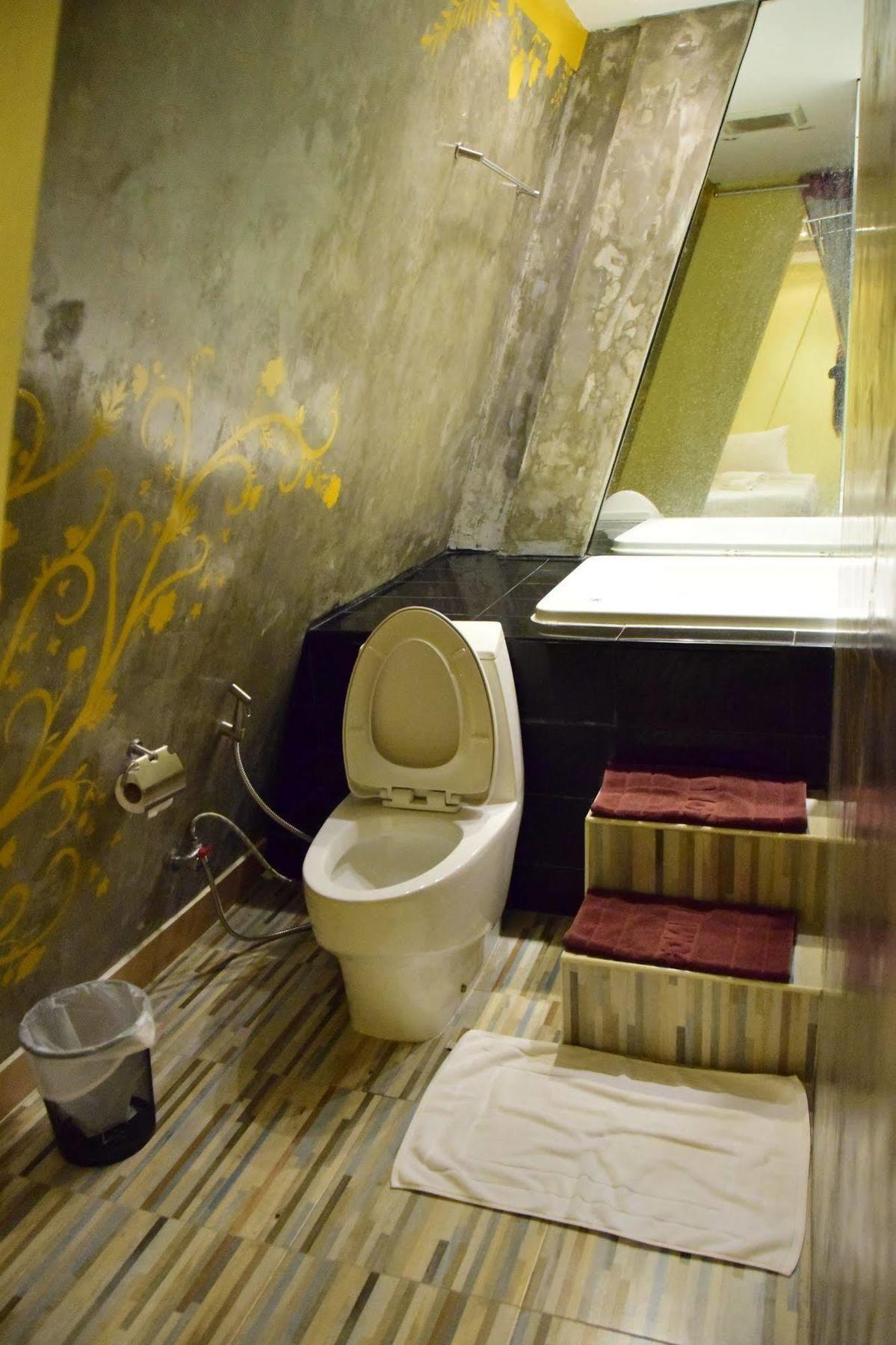 Double Five Hostel *