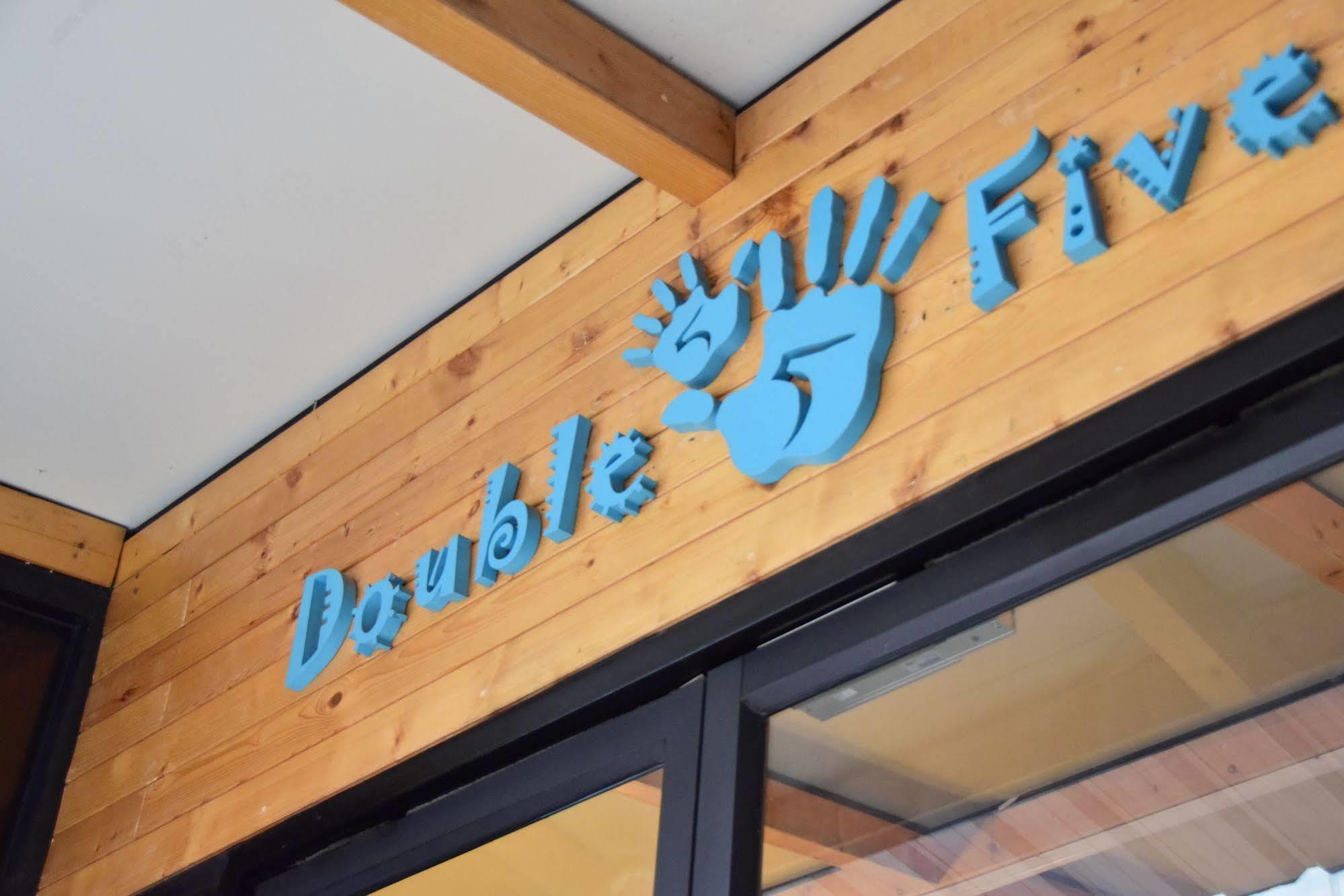Hostel Double Five *