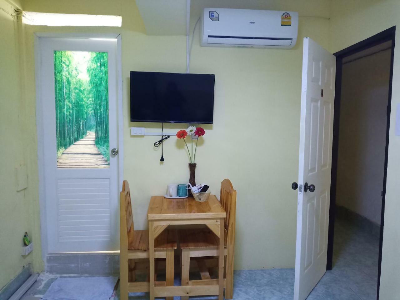 Hostel D House *