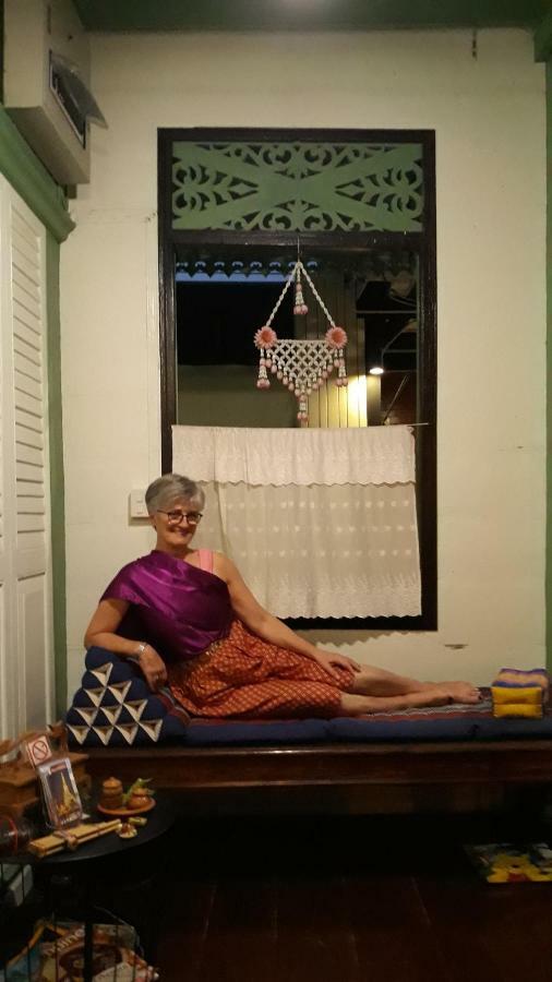 Teak House 2*