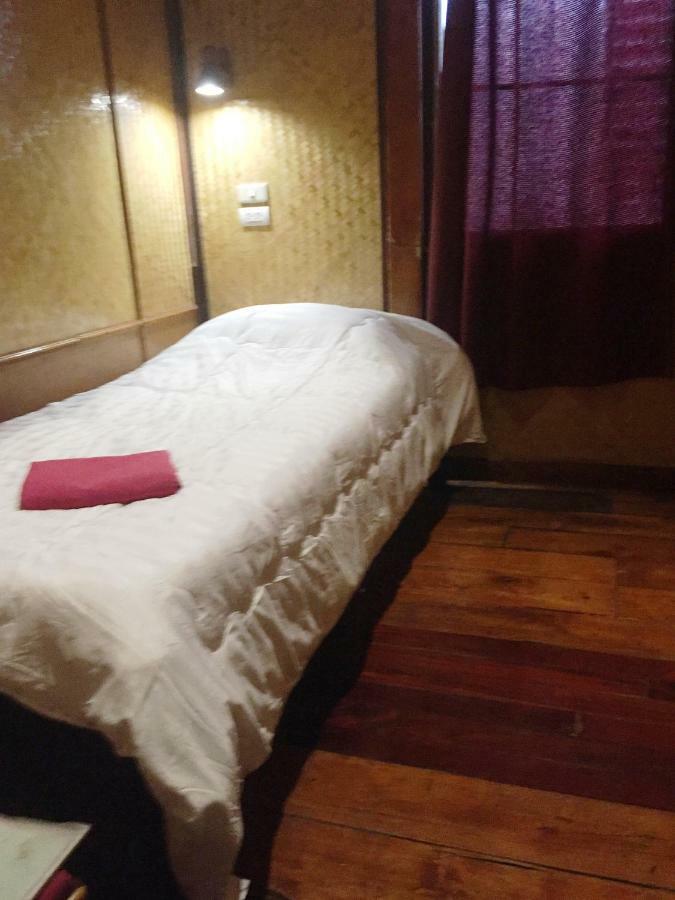 Wisma tamu Shanti 2*