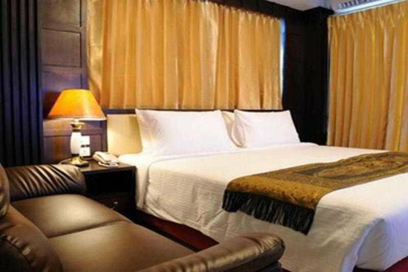 Gusto Pratunam Bangkok