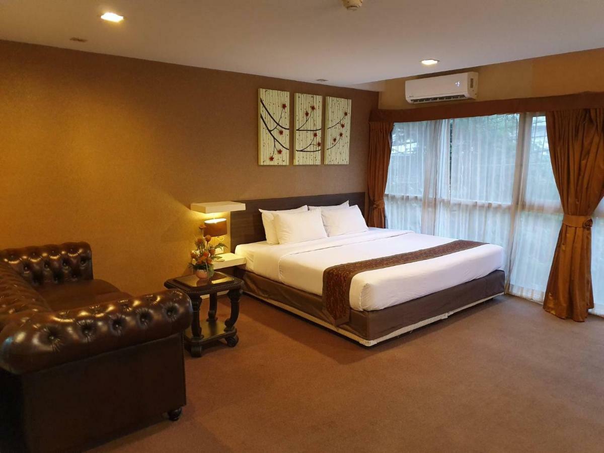 The Bells Hotel 3*