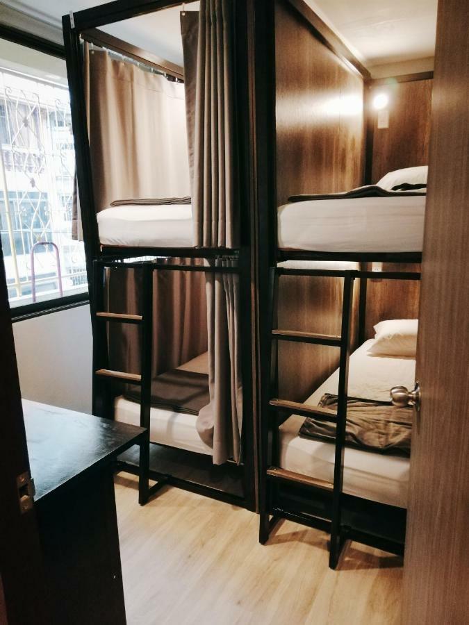 Hostel White House *