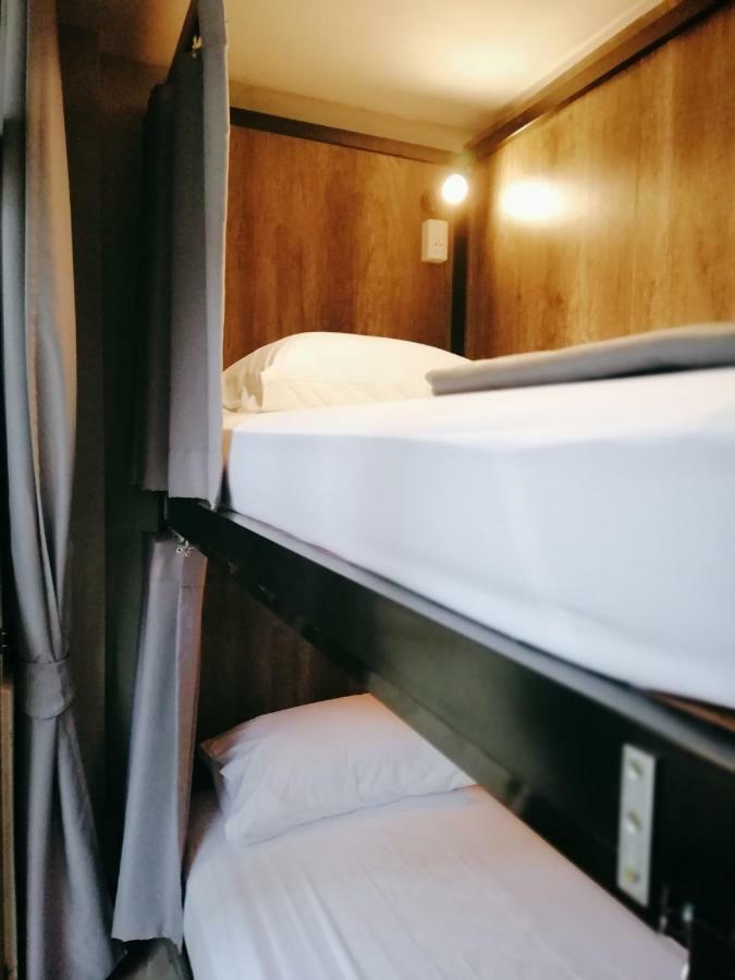 Hostel White House *