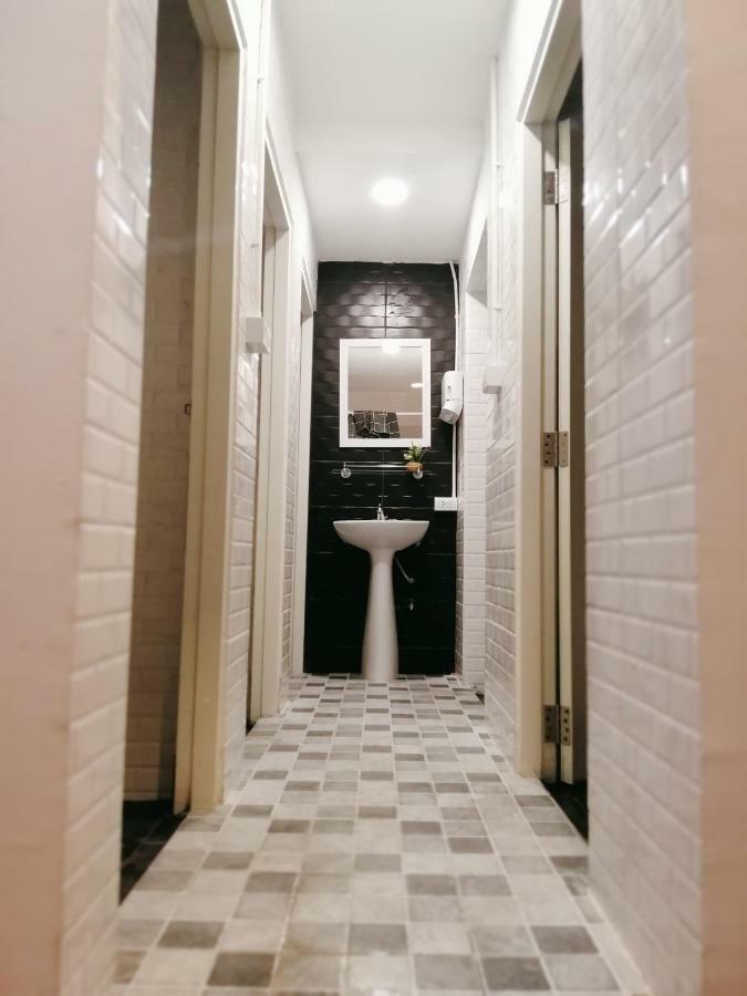 White House Albergue