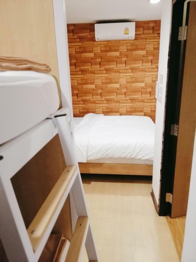 White House Hostel