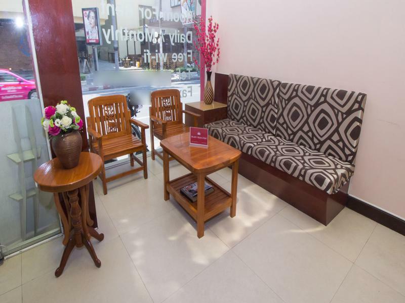 Hotel Zen Surasak 1
