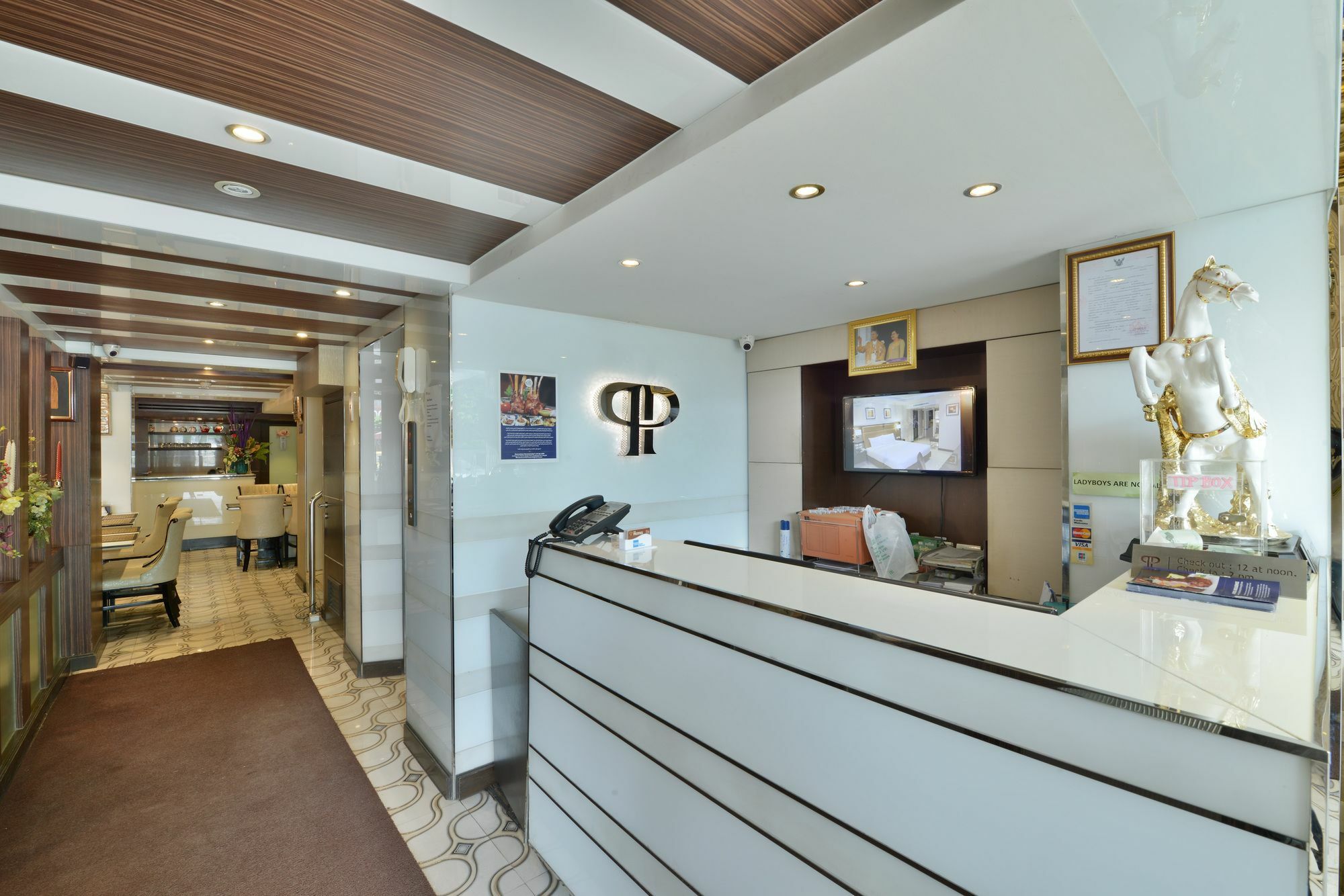 Hotel The Prestige Nana