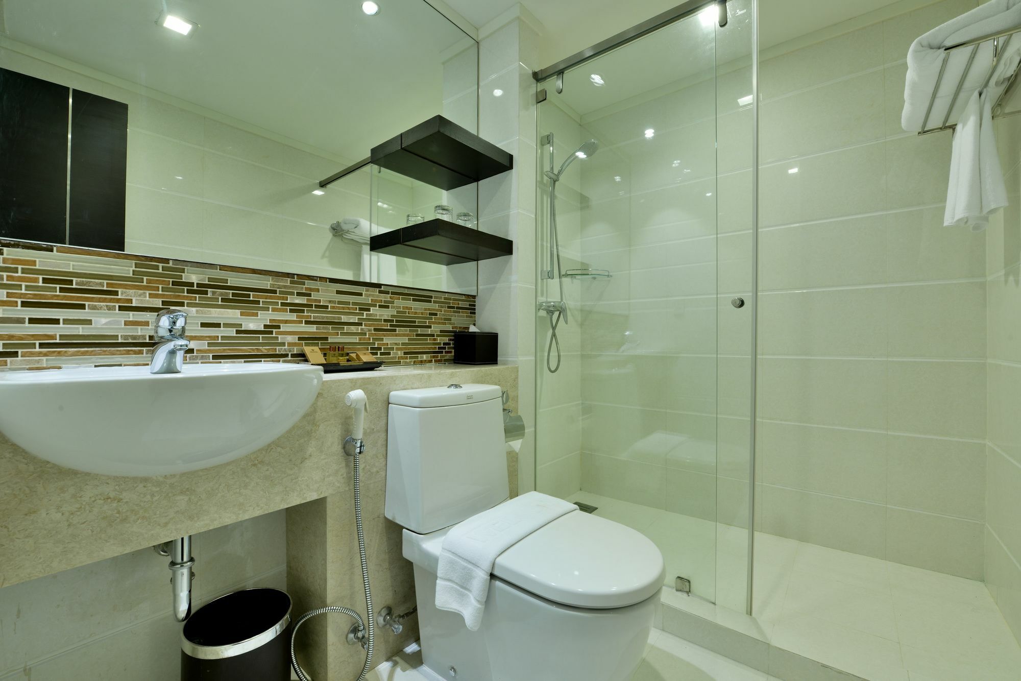 Hotel The Prestige Nana 3*