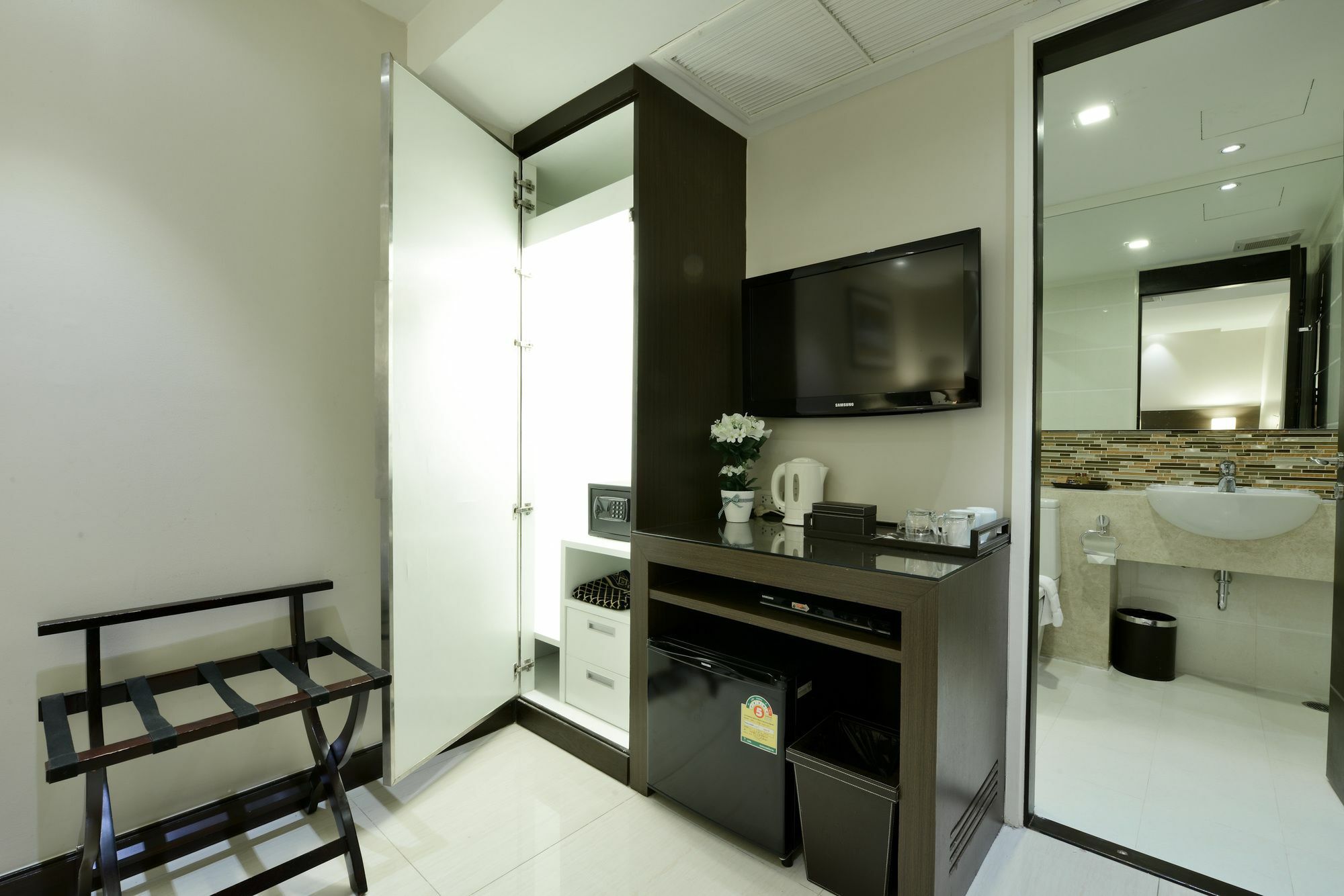 Hotel The Prestige Nana 3*
