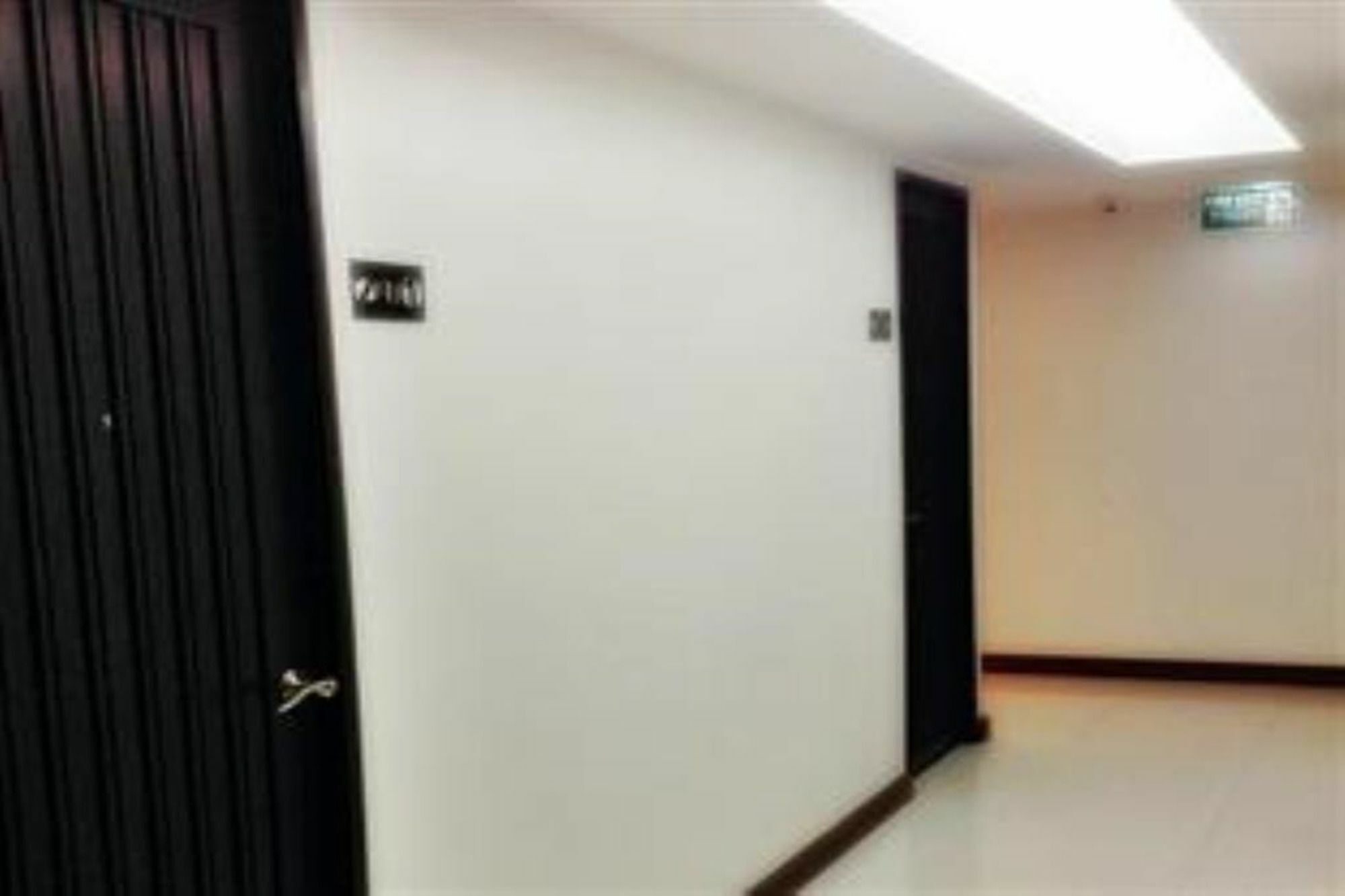 White House Asoke Sukhumvit 18 Hotel Bangkok