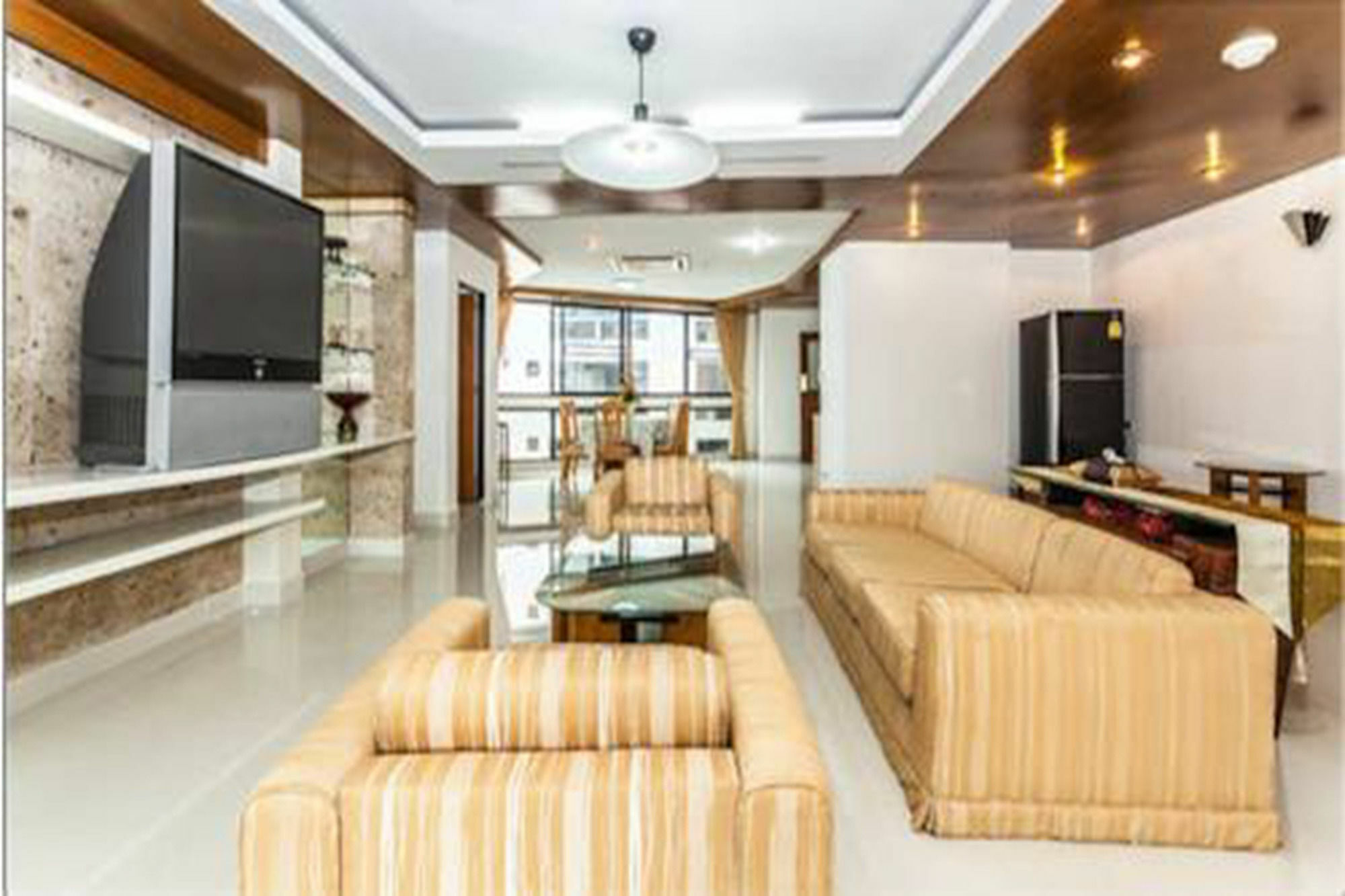 Ebony Tower At Parkview Towers *