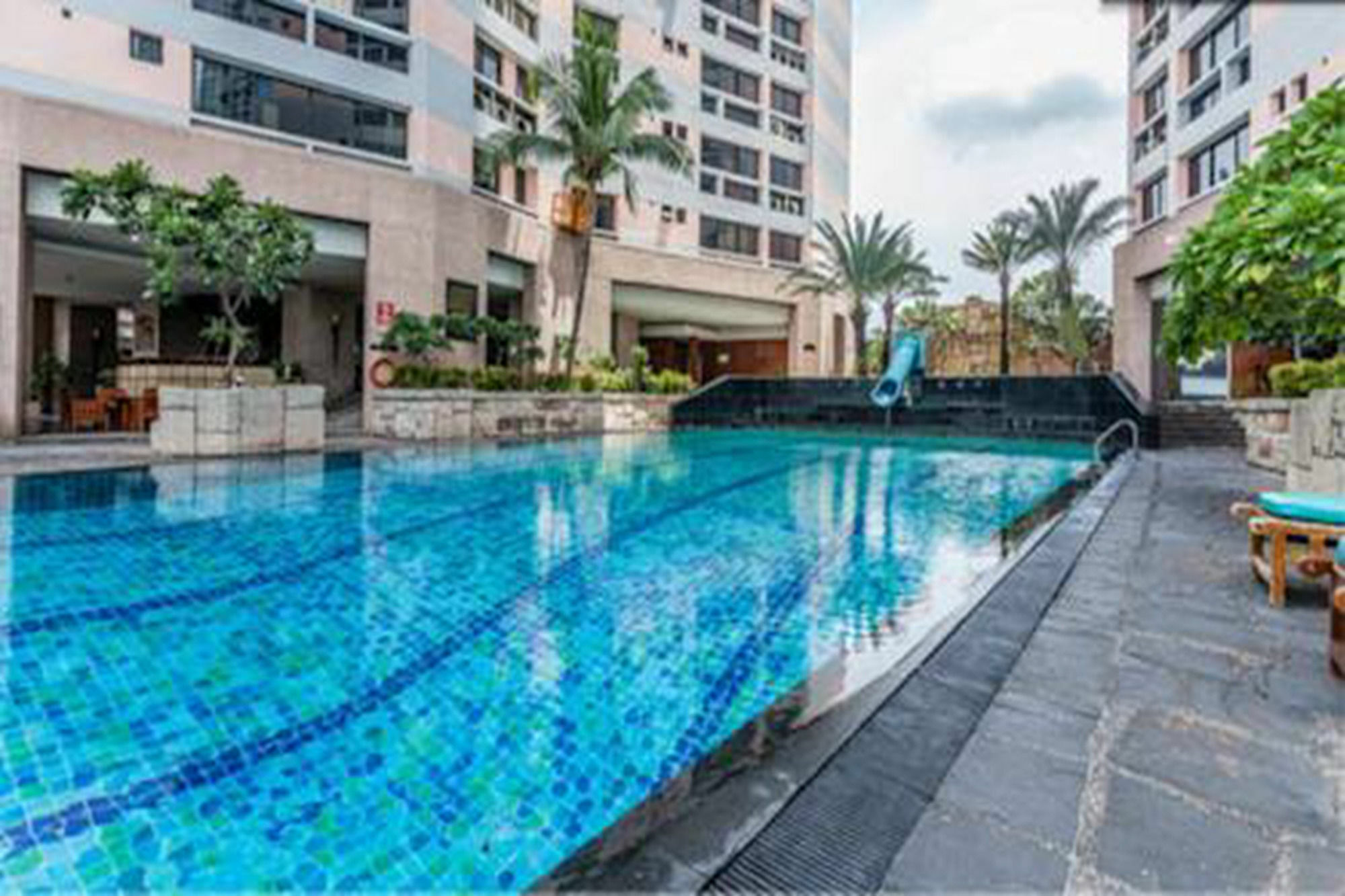 Apartment Ebony Tower At Parkview Towers