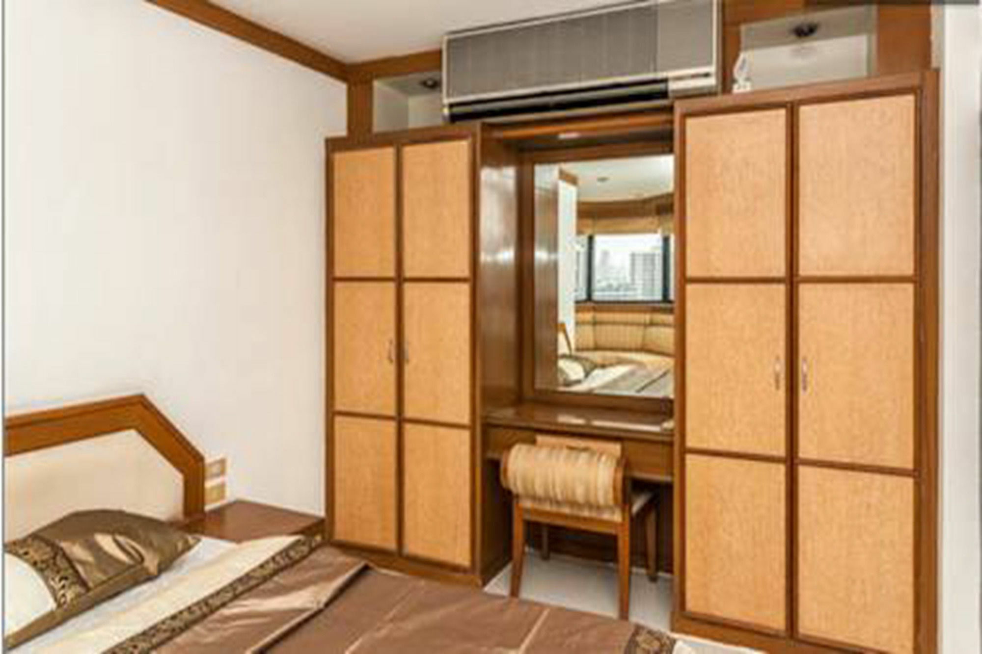 Apartment Ebony Tower At Parkview Towers