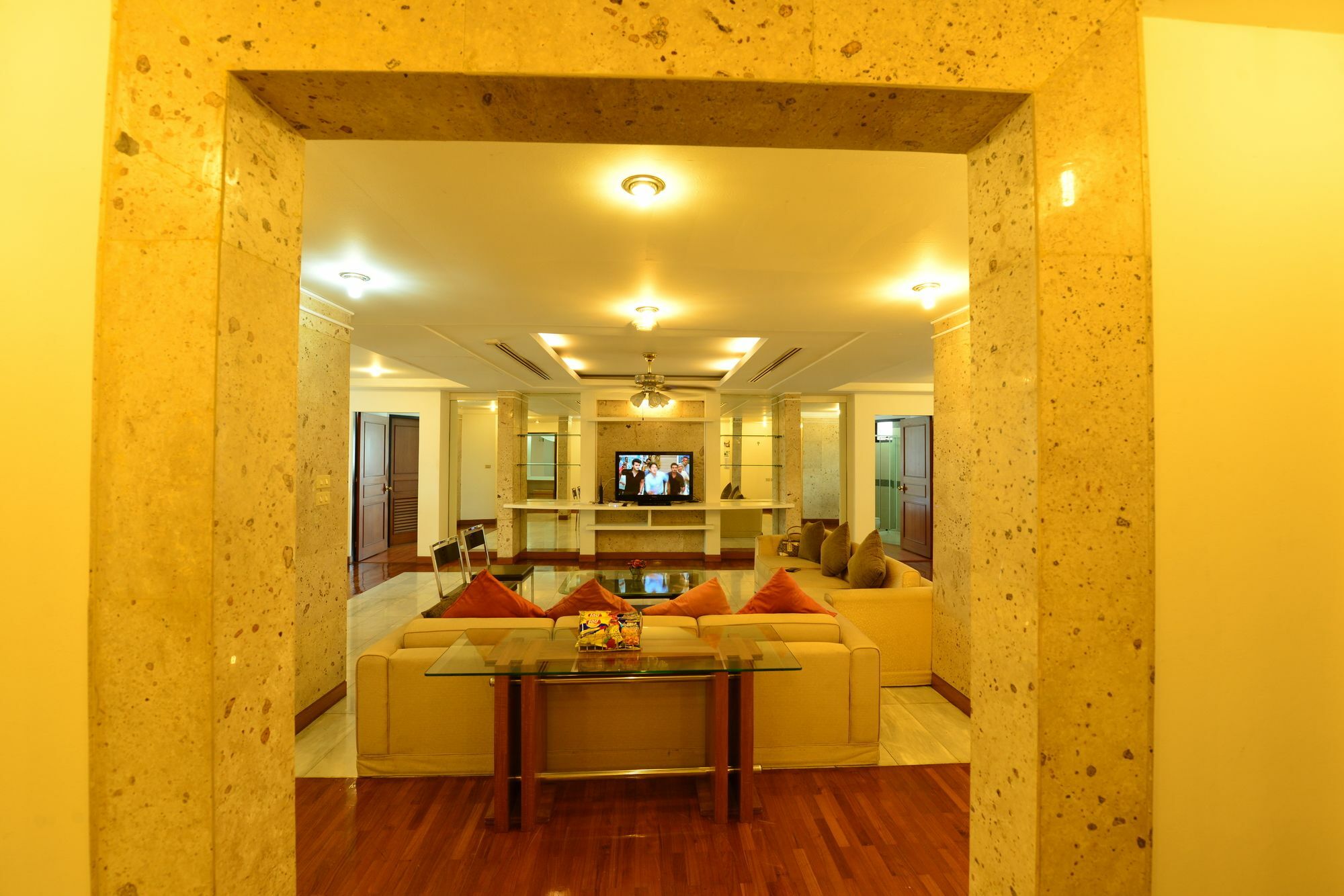 Apartment Ebony Tower At Parkview Towers *