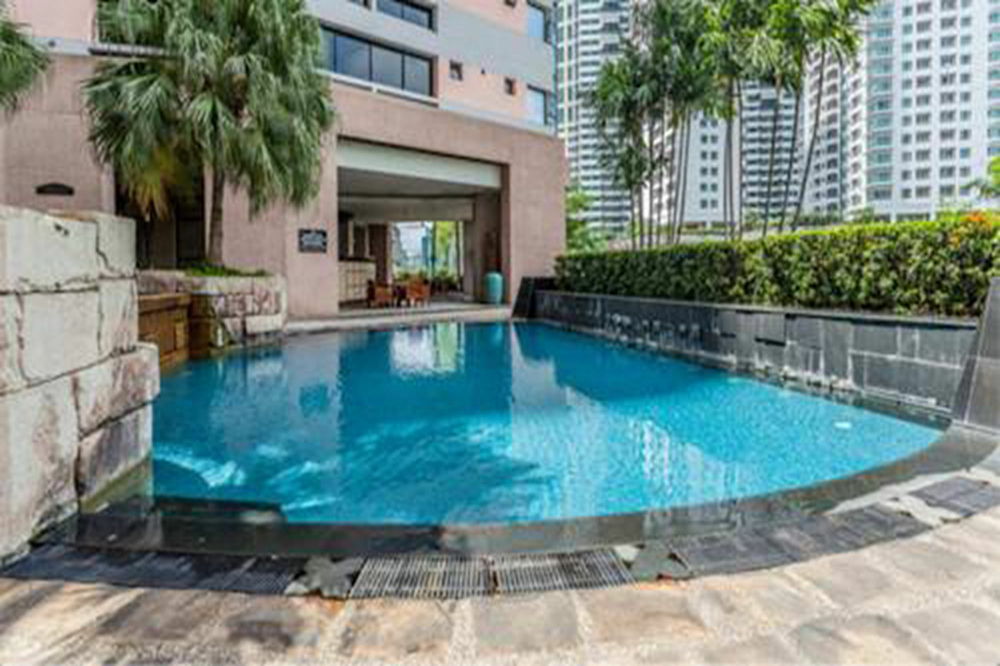Ebony Tower At Parkview Towers Apartment *